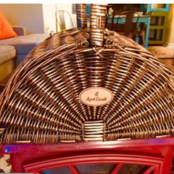 Pristine Vintage April Cornell Romantic Wicker Picnic Basket W